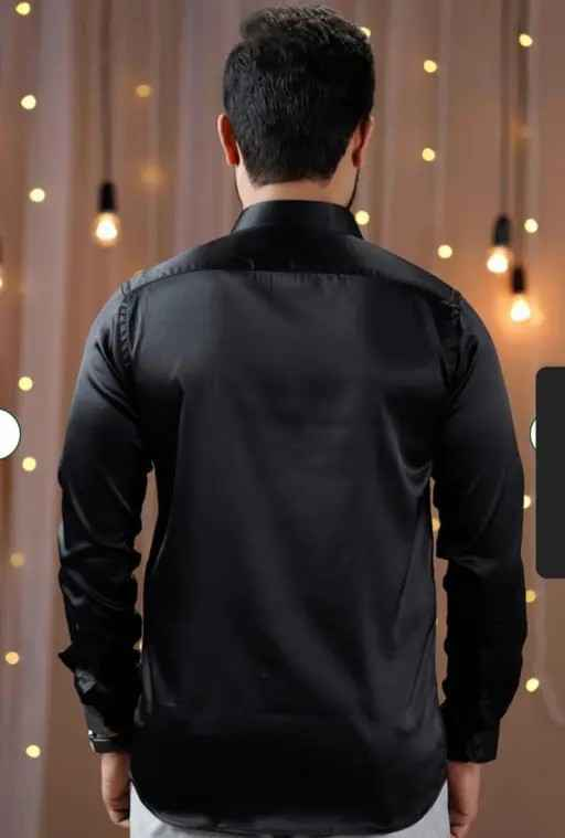 Men Regular Fit Solid Spread Collar Casual Shirt