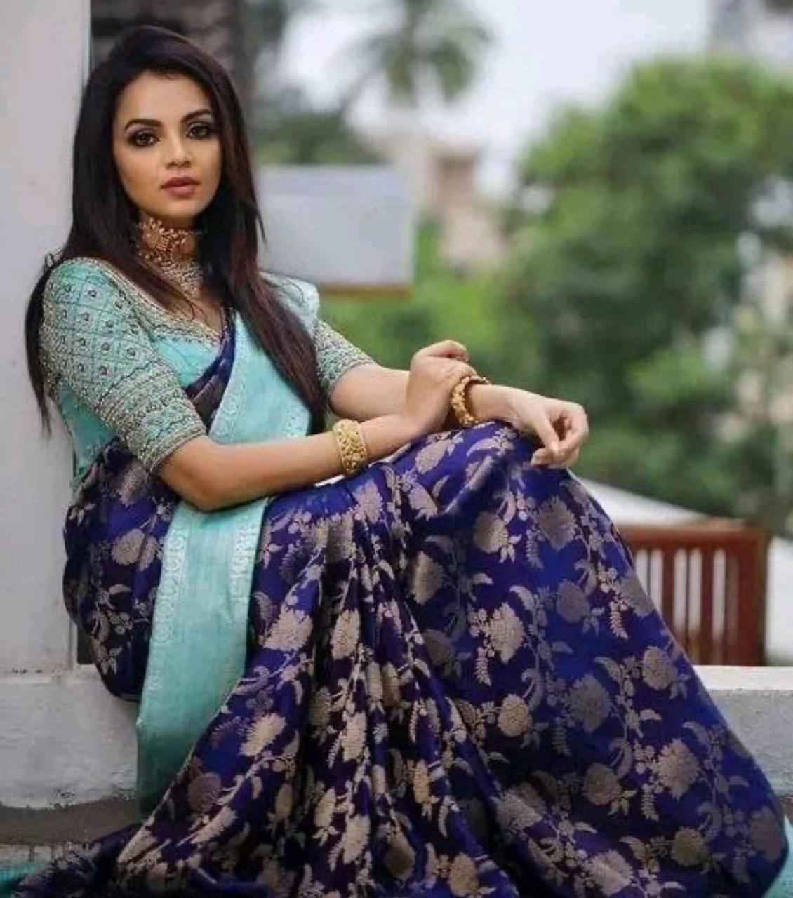 Trendy jacaquard Saree