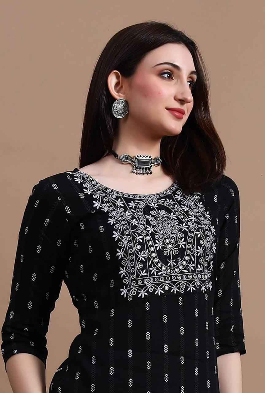 Floral Embroidered Straight Kurta