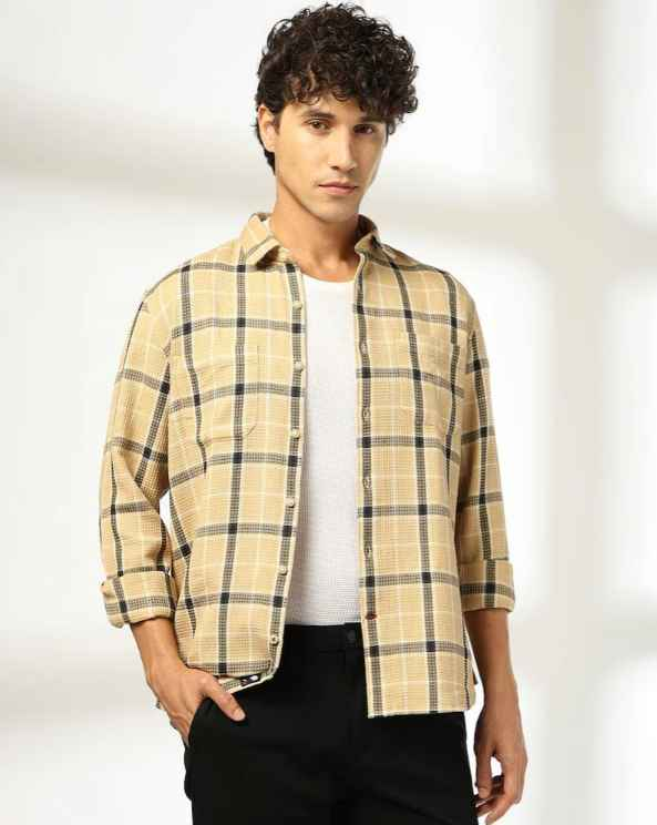 Netplay Men NP 50 Checked Slim Fit Cotton Shirt with Patch Pockets
